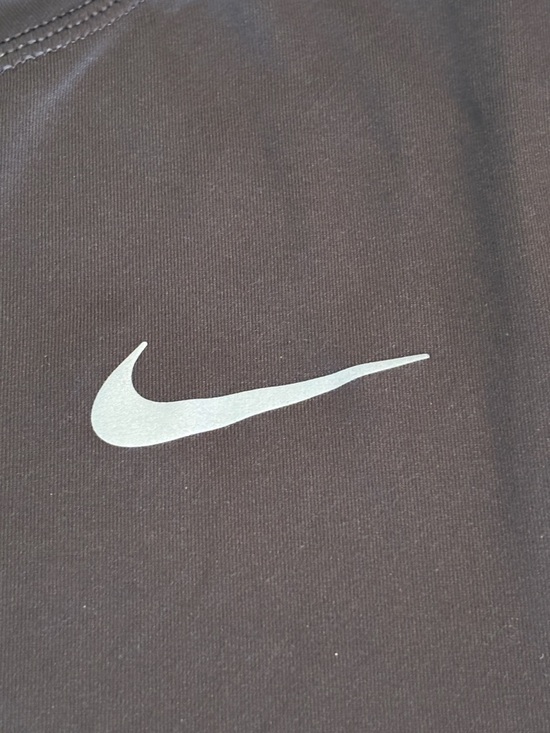 Nike Running Dri-Fit Women's Dark Black Long Sleeve Tee Size M NWOT - Picture 4 of 9